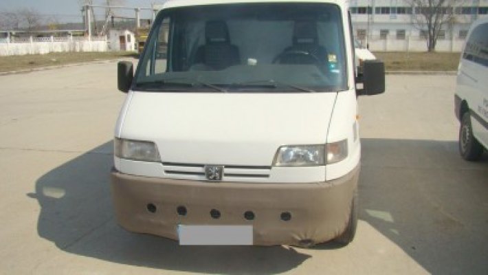 Prins cu aproape 2 tone de legume şi fructe fără acte